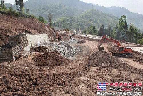 萬利高速公路五分部展開梁場基建施工-工程機(jī)械動(dòng)態(tài)-中國路面機(jī)械網(wǎng)