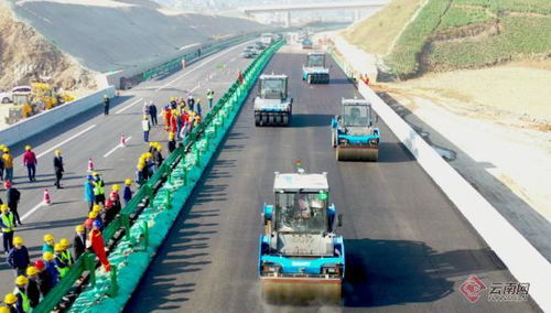 無人路面機群攤鋪 黑科技‘保山出道’，賦能路橋附屬工程建筑勞務分包新生態