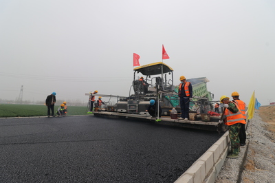 通車倒計(jì)時(shí)！董梁高速寧梁段全線啟動(dòng)作業(yè)，路橋附屬工程助力高效完工